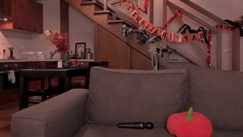 Snapshot of vanillalivitski chatting on October 29, 2025, 1:35 pm Vanilla online show from October 29, 2025, 1:35 pm