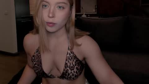 Snapshot of vanillalivitski chatting on November 6, 2025, 1:12 pm Vanilla online show from November 6, 2025, 1:12 pm