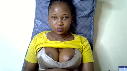 Snapshot of vanillavenus chatting on October 8, 2025, 11:24 pm vanillavenus online show from October 8, 2025, 11:24 pm