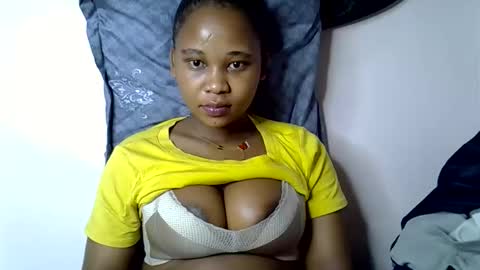 Snapshot of vanillavenus chatting on October 17, 2025, 10:45 pm vanillavenus online show from October 17, 2025, 10:45 pm