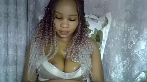 vanillavenus online show from May 4, 2026, 1:51 pm