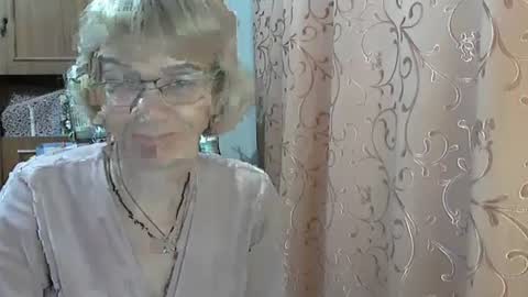 Snapshot of vanillaxcreamy chatting on December 21, 2024, 2:37 pm Vanillaxcreamy online show from December 21, 2024, 2:37 pm