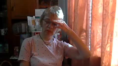 Snapshot of vanillaxcreamy chatting on March 10, 2025, 12:04 pm Vanillaxcreamy online show from March 10, 2025, 12:04 pm