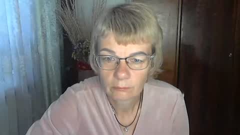 Snapshot of vanillaxcreamy chatting on October 10, 2025, 10:14 am Vanillaxcreamy online show from October 10, 2025, 10:14 am