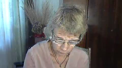 Snapshot of vanillaxcreamy chatting on October 17, 2025, 10:51 am Vanillaxcreamy online show from October 17, 2025, 10:51 am