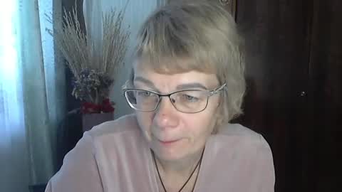 Snapshot of vanillaxcreamy chatting on November 5, 2025, 9:20 am Vanillaxcreamy online show from November 5, 2025, 9:20 am