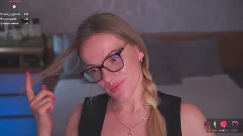 Sophie online show from June 11, 2026, 4:10 am