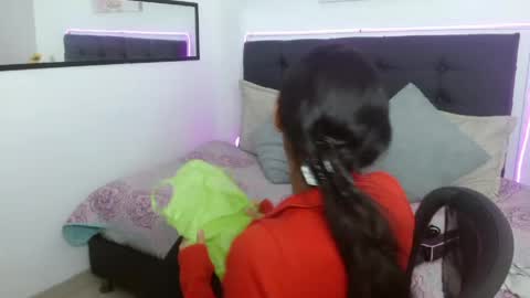 Snapshot of vannesweet_ chatting on June 5, 2026, 9:09 pm vane online show from June 5, 2026, 9:09 pm