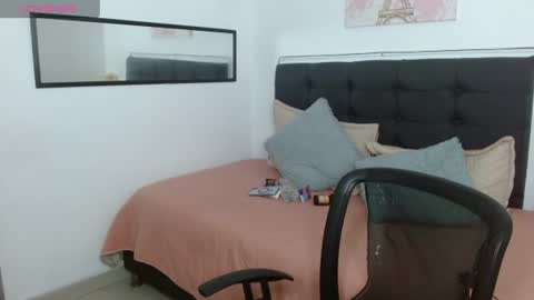 Snapshot of vannesweet_ chatting on June 15, 2026, 7:38 pm vane online show from June 15, 2026, 7:38 pm