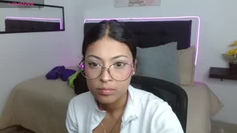 Snapshot of vannesweet_ chatting on June 19, 2026, 9:07 pm vane online show from June 19, 2026, 9:07 pm