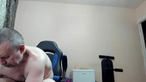 vano_822 online show from April 15, 2026, 6:04 pm