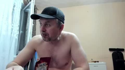 vano_822 online show from May 17, 2026, 6:15 pm