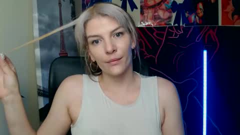 Vanessa online show from May 18, 2026, 3:07 pm
