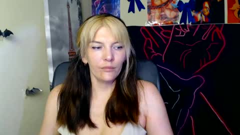 Vanessa online show from June 18, 2026, 6:24 am