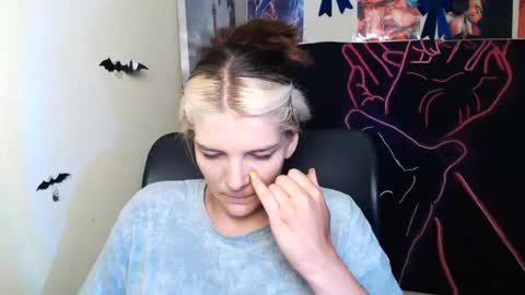 Vanessa online show from August 3, 2026, 9:04 am