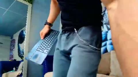 Snapshot of vans_ross chatting on June 15, 2026, 2:19 pm Vans Ross online show from June 15, 2026, 2:19 pm