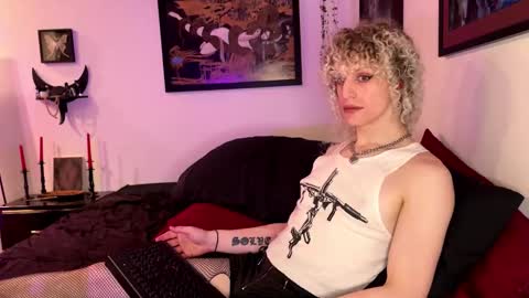 Snapshot of vantablossom chatting on December 16, 2025, 7:13 am vantablossom online show from December 16, 2025, 7:13 am