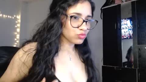 Snapshot of vanyxxxx chatting on November 28, 2025, 4:04 am vanyxxxx online show from November 28, 2025, 4:04 am