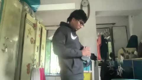 varun_00707 online show from November 18, 2025, 3:23 am