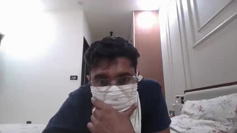 varunagg92 online show from April 16, 2026, 4:46 am