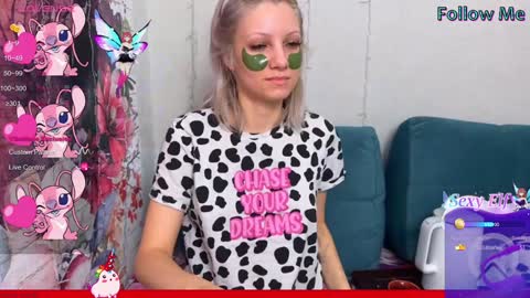 Snapshot of vasya_sylvia chatting on December 17, 2024, 7:18 am Vasya Sylvia online show from December 17, 2024, 7:18 am