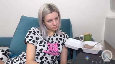 Snapshot of vasya_sylvia chatting on February 20, 2025, 5:12 am Vasya Sylvia online show from February 20, 2025, 5:12 am