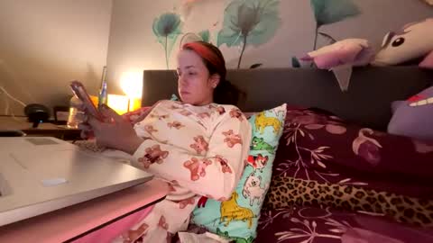 Snapshot of vaua089 chatting on November 5, 2025, 5:18 am vaua089 online show from November 5, 2025, 5:18 am