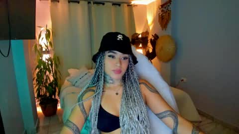 Vayolett Bass online show from May 4, 2026, 7:15 am