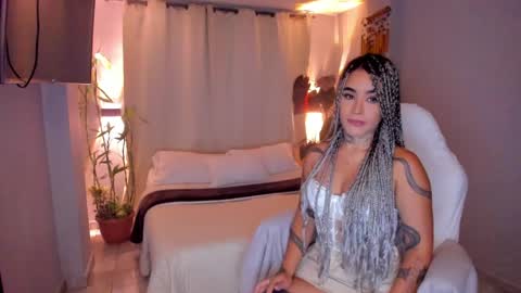 Vayolett Bass online show from May 18, 2026, 5:57 am