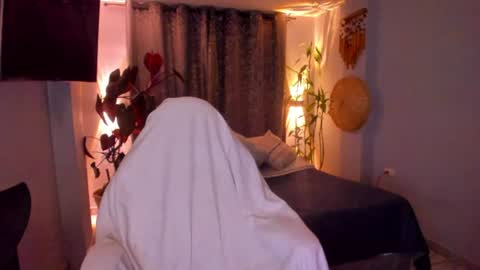 Vayolett Bass online show from July 6, 2026, 6:54 am