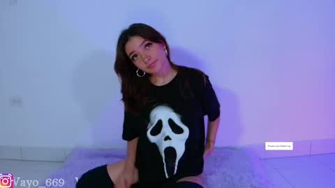 Vayolett online show from February 17, 2025, 5:21 pm