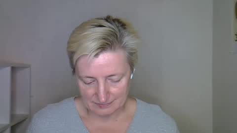 vea_motty online show from November 24, 2025, 6:18 pm