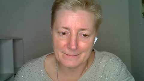 vea_motty online show from December 18, 2025, 8:26 pm