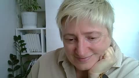 vea_motty online show from April 23, 2026, 9:08 am