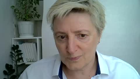 Snapshot of vea_motty chatting on May 5, 2026, 12:46 pm vea_motty online show from May 5, 2026, 12:46 pm