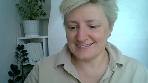 Snapshot of vea_motty chatting on May 7, 2026, 3:17 pm vea_motty online show from May 7, 2026, 3:17 pm