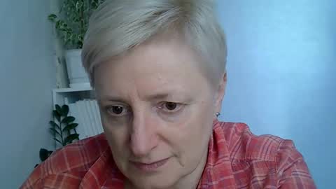 Snapshot of vea_motty chatting on May 8, 2026, 1:38 pm vea_motty online show from May 8, 2026, 1:38 pm