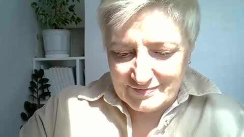 Snapshot of vea_motty chatting on May 21, 2026, 8:54 am vea_motty online show from May 21, 2026, 8:54 am