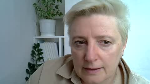 Snapshot of vea_motty chatting on May 28, 2026, 10:12 am vea_motty online show from May 28, 2026, 10:12 am