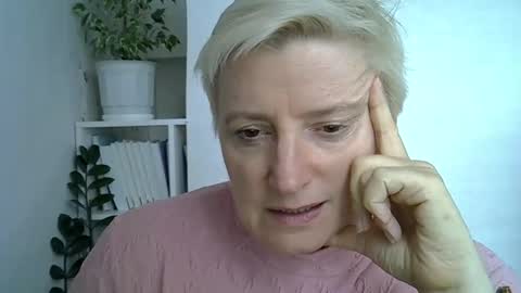 Snapshot of vea_motty chatting on May 29, 2026, 12:47 pm vea_motty online show from May 29, 2026, 12:47 pm