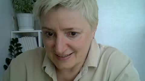 Snapshot of vea_motty chatting on May 30, 2026, 6:21 am vea_motty online show from May 30, 2026, 6:21 am