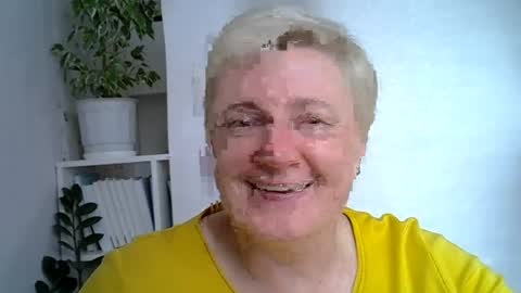 Snapshot of vea_motty chatting on June 1, 2026, 8:49 am vea_motty online show from June 1, 2026, 8:49 am
