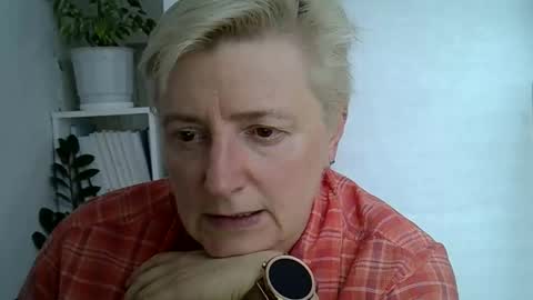 Snapshot of vea_motty chatting on June 9, 2026, 12:17 pm vea_motty online show from June 9, 2026, 12:17 pm