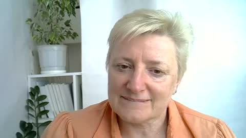 Snapshot of vea_motty chatting on June 12, 2026, 12:15 pm vea_motty online show from June 12, 2026, 12:15 pm