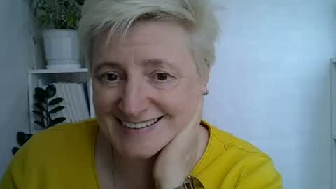 Snapshot of vea_motty chatting on June 18, 2026, 11:03 am vea_motty online show from June 18, 2026, 11:03 am