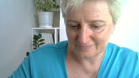 Snapshot of vea_motty chatting on June 25, 2026, 10:20 am vea_motty online show from June 25, 2026, 10:20 am