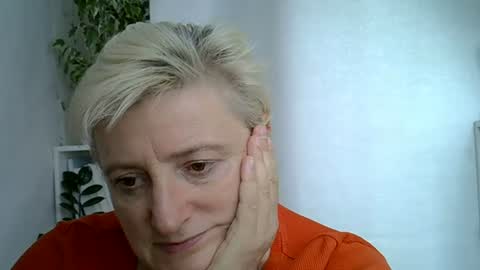 Snapshot of vea_motty chatting on July 9, 2026, 11:25 am vea_motty online show from July 9, 2026, 11:25 am