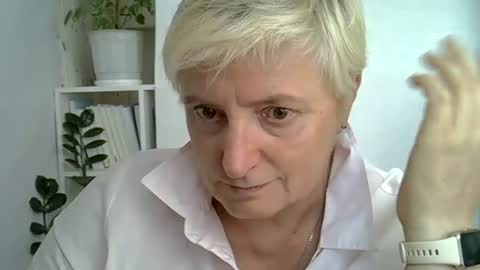 Snapshot of vea_motty chatting on July 10, 2026, 1:14 pm vea_motty online show from July 10, 2026, 1:14 pm