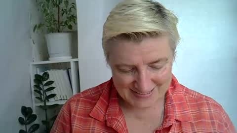 Snapshot of vea_motty chatting on July 11, 2026, 1:03 pm vea_motty online show from July 11, 2026, 1:03 pm