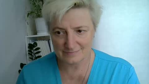 Snapshot of vea_motty chatting on July 14, 2026, 12:22 pm vea_motty online show from July 14, 2026, 12:22 pm